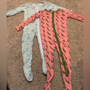 2 pairs of Kickee pants sleepers 6-9 month